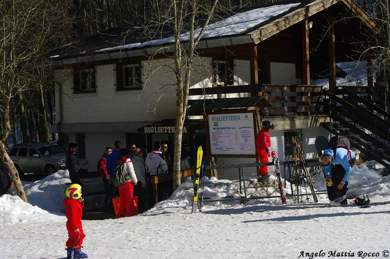 Bollettino neve: la neve continua a resistere