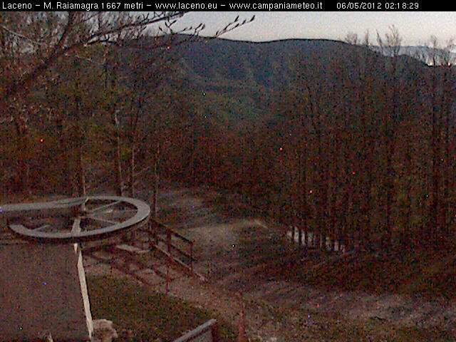 Luna immensa sulle montagne del Laceno