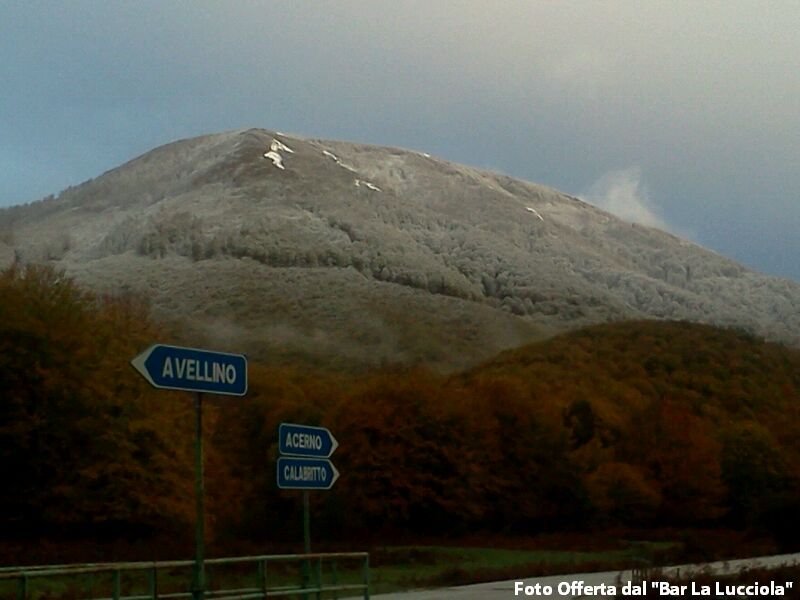 Il Monte Cervialto innevato: immagine vista da piano Laceno