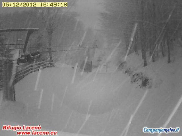 Forti nevicate dai 900 m, due immagini dalle webcam