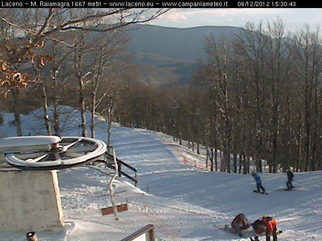 webcam monte Raiamagra: sciatori in vetta pronti per la discesa