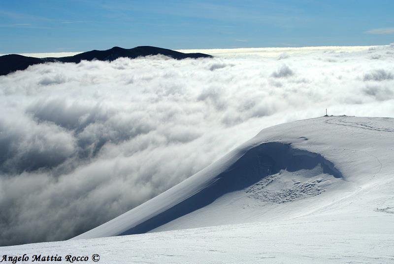 Servizio fotografico: metri di neve al Monte Cervialto, escursione unica