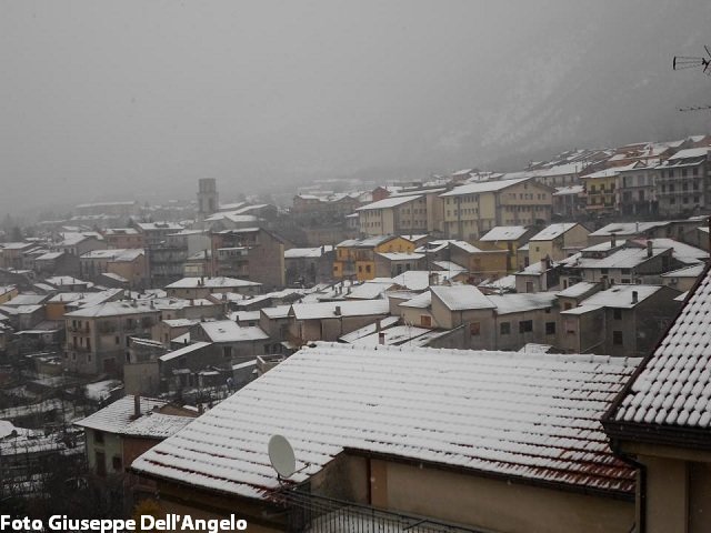 Nevica a Bagnoli Irpino: scatto di pochi minuti fa