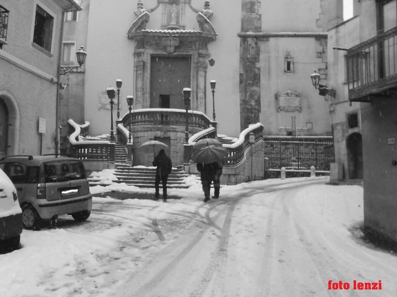 Bagnoli Irpino in bianco e nero: foto dal sapore “antico” della nevicata di oggi