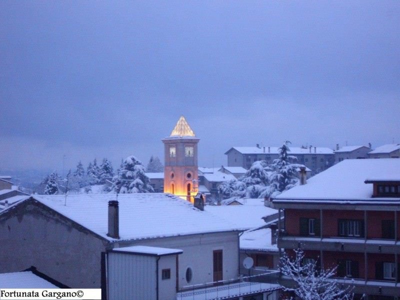Servizio fotografico: la nevicata di Bagnoli Irpino con foto al calar della sera