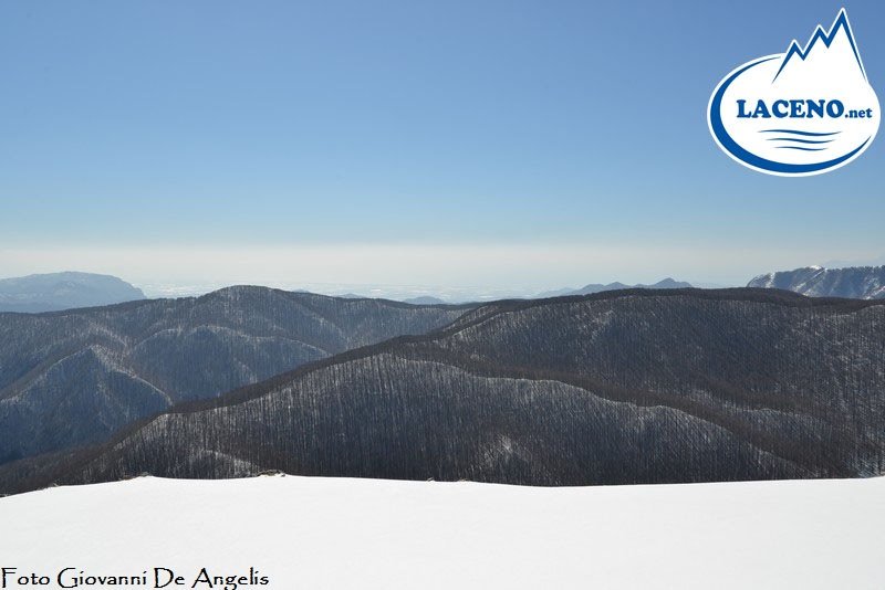 Servizio fotografico: sciare guardando il mare, la visuale di un fondista