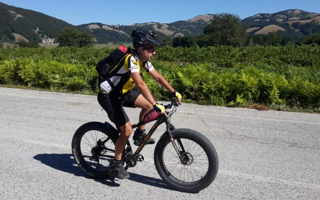 Servizio fotografico: sulla vetta del Raiamagra, fino al rifugio, in mountain bike