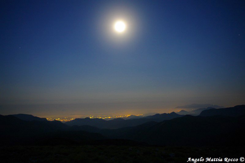“La Luna e i falò” – Escursione notturna alla bianca luce della luna piena